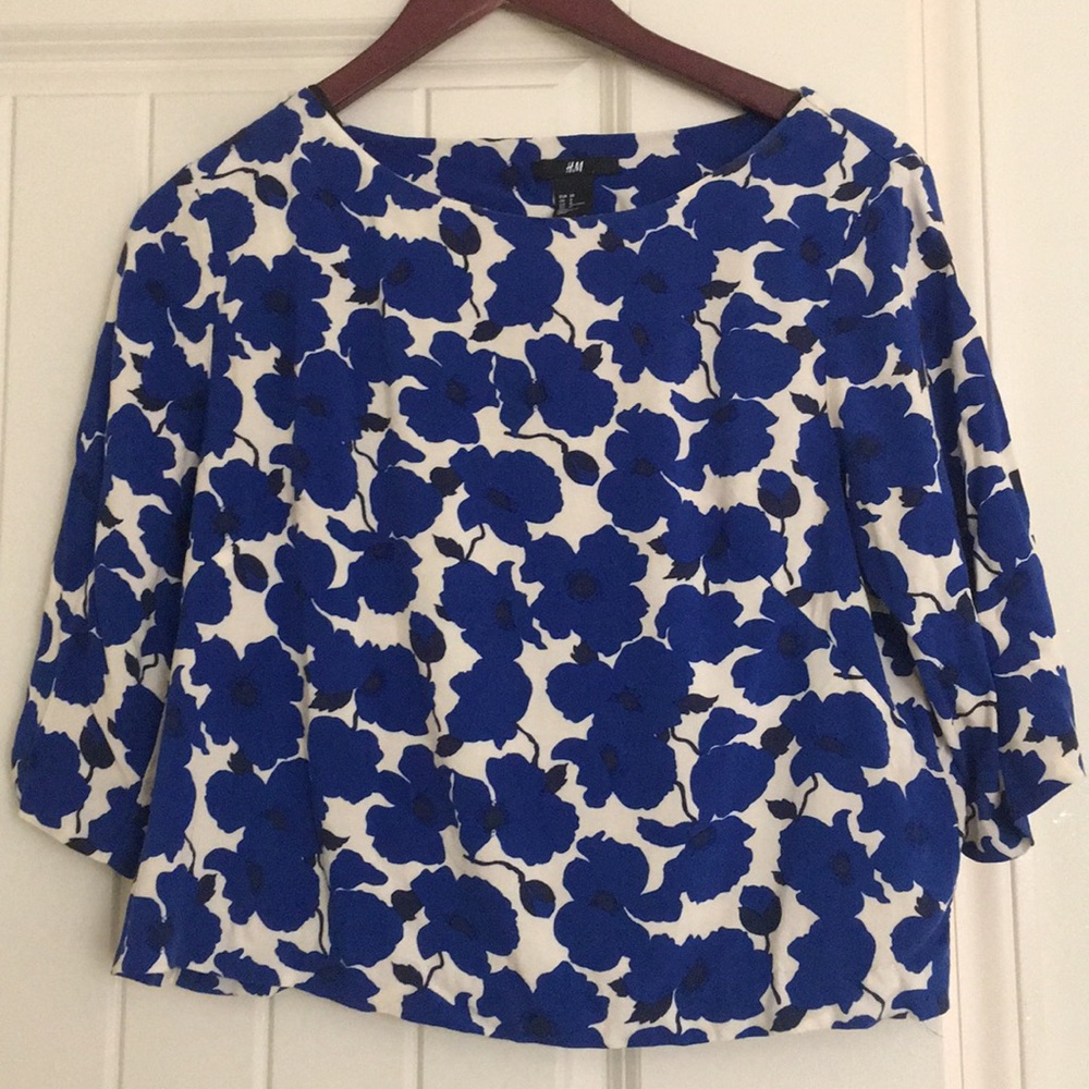 H & M Blue and Cream Floral Crop Top